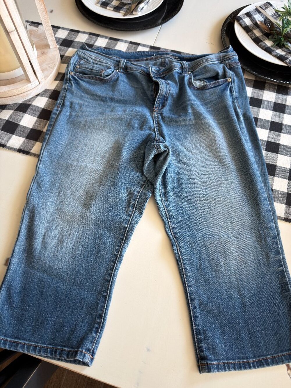 INC Denim Women’s Size 14 Regular Fit Capri Jeans Medium Wash.  (A)